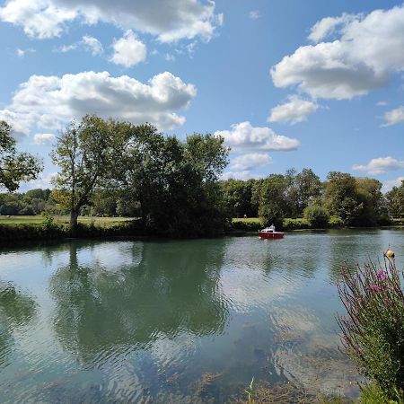 Camping Belle Riviere Chaniers Buitenkant foto