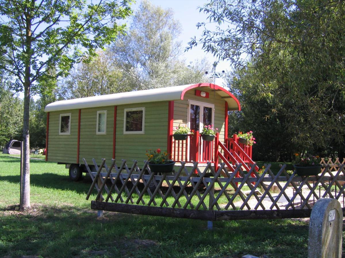 Camping Belle Riviere Chaniers Buitenkant foto