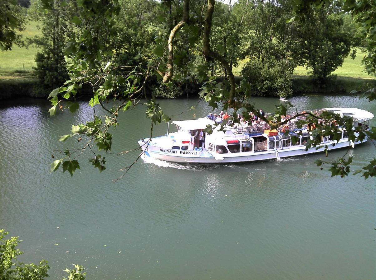Camping Belle Riviere Chaniers Buitenkant foto