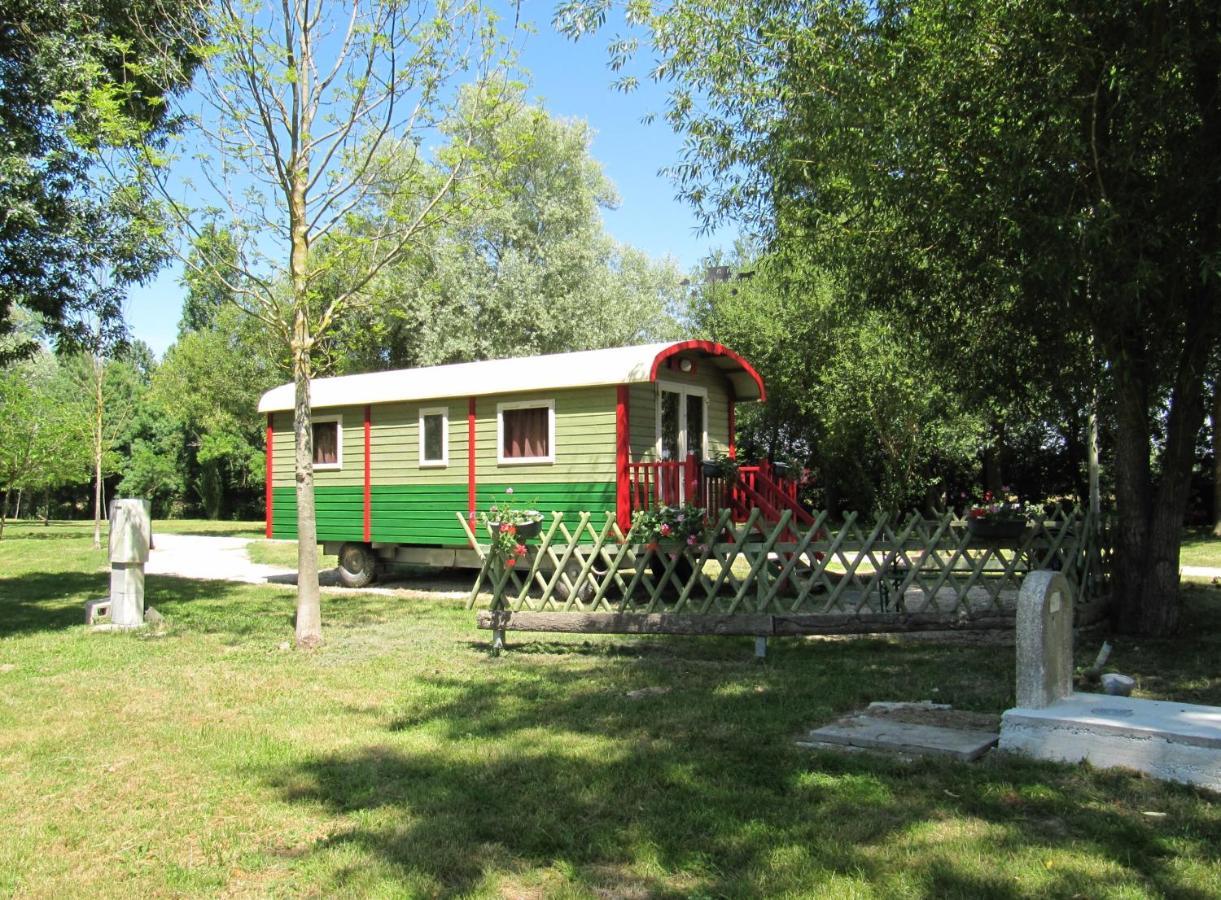 Camping Belle Riviere Chaniers Buitenkant foto