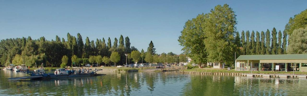 Camping Belle Riviere Chaniers Buitenkant foto