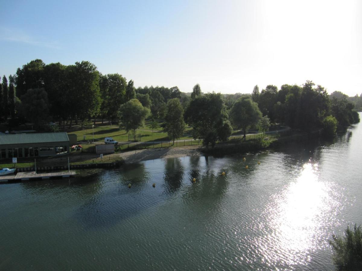 Camping Belle Riviere Chaniers Buitenkant foto