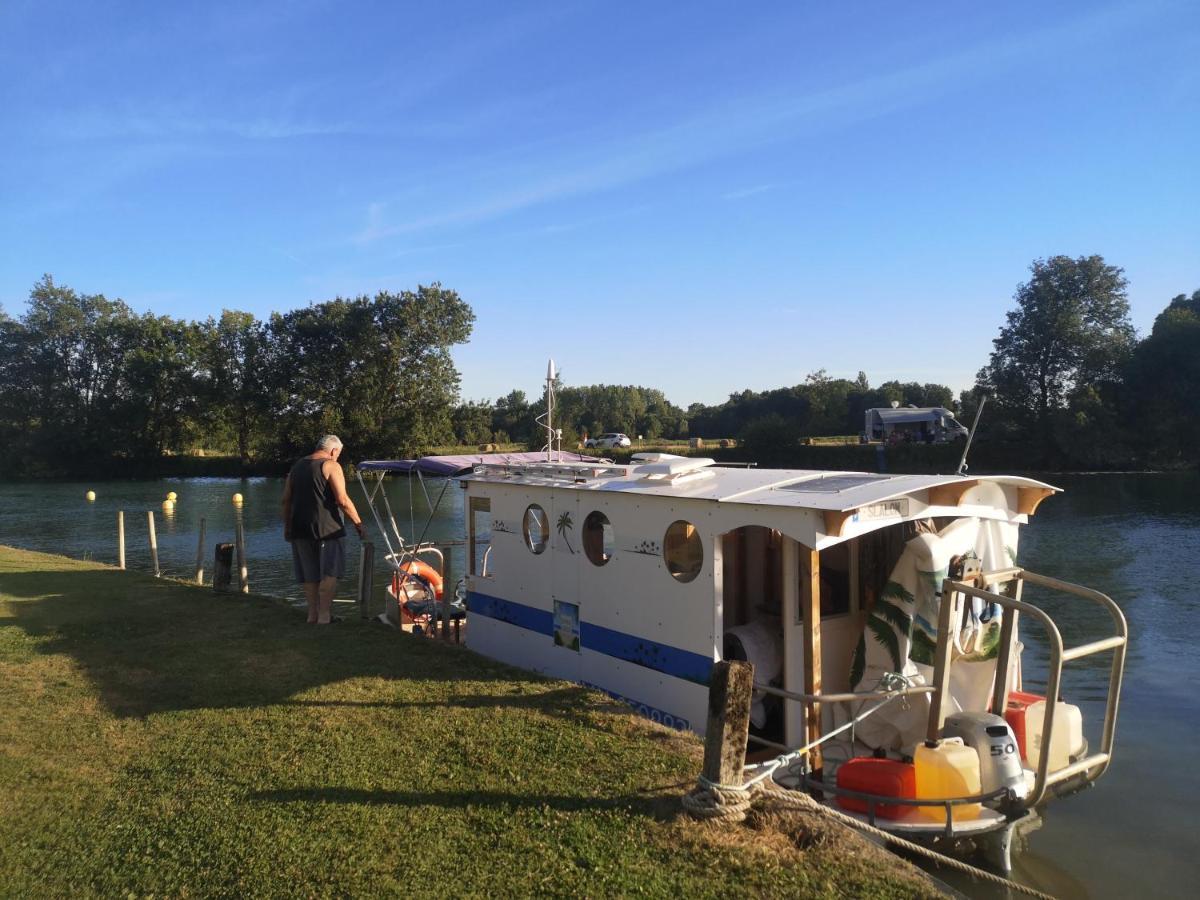 Camping Belle Riviere Chaniers Buitenkant foto