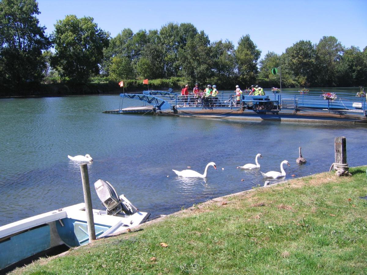 Camping Belle Riviere Chaniers Buitenkant foto