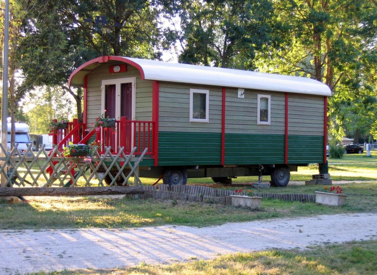 Camping Belle Riviere Chaniers Buitenkant foto