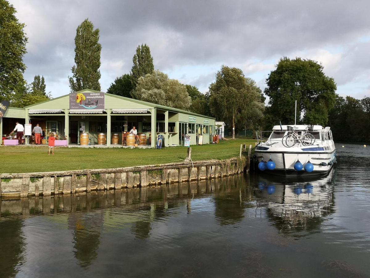 Camping Belle Riviere Chaniers Buitenkant foto