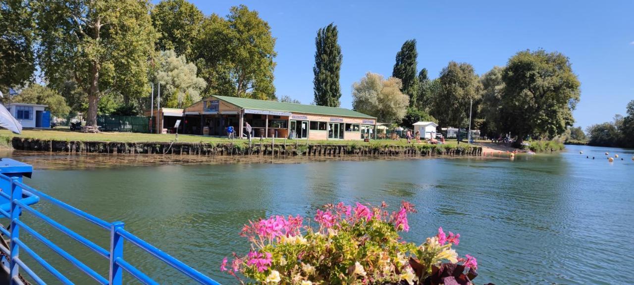Camping Belle Riviere Chaniers Buitenkant foto