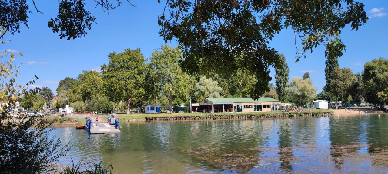 Camping Belle Riviere Chaniers Buitenkant foto