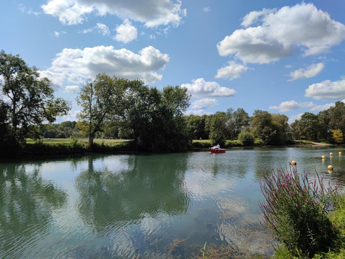 Camping Belle Riviere Chaniers Buitenkant foto