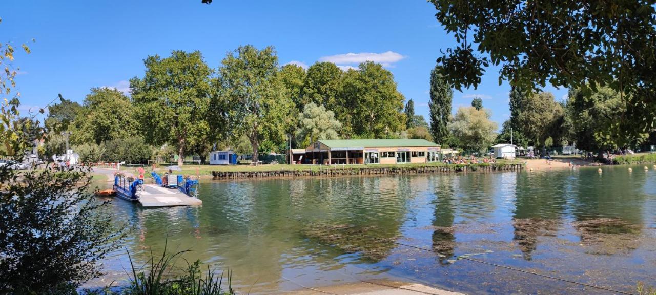 Camping Belle Riviere Chaniers Buitenkant foto