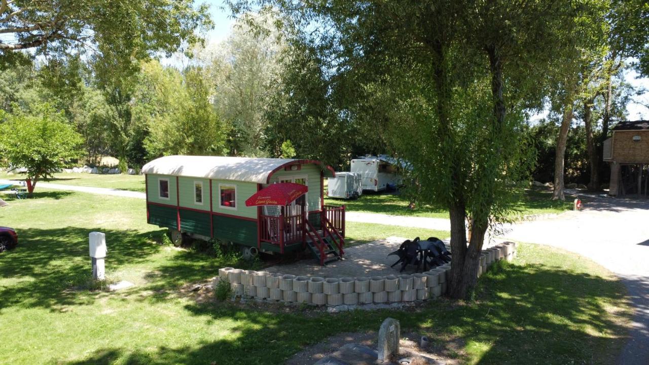 Camping Belle Riviere Chaniers Buitenkant foto